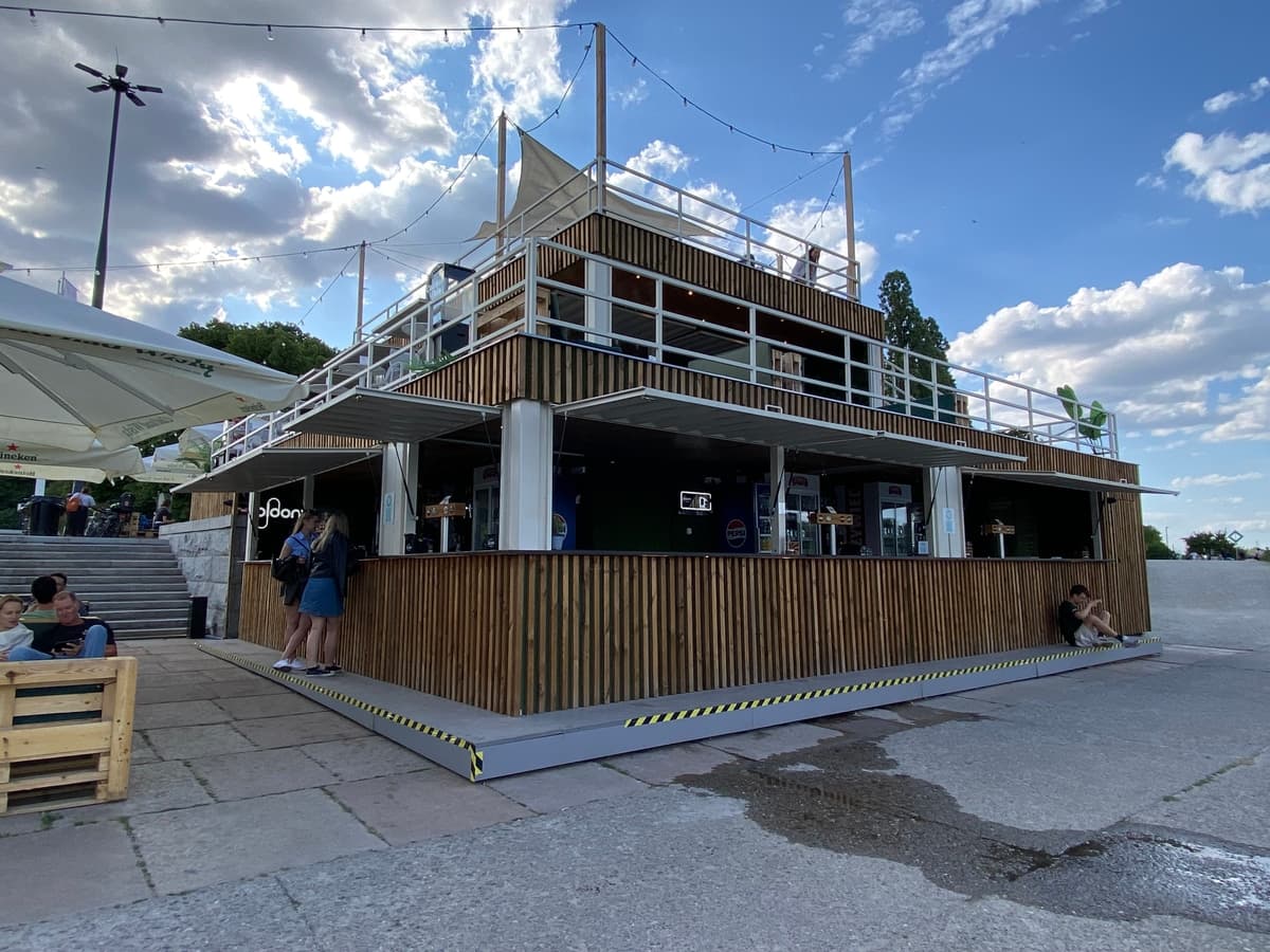 Nowoczesna restauracja kontenerowa Hardbox